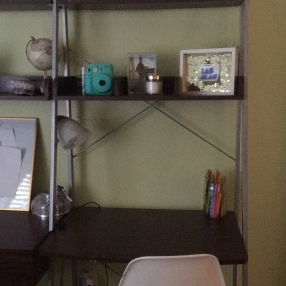 Desk - Picture 2 of 4